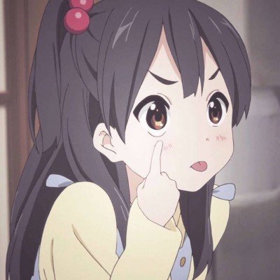 女子挖野菜挖到大蛇 双方都吓坏了